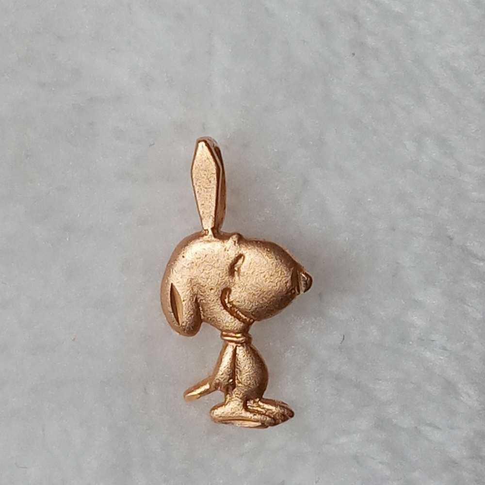 14K gold Snoopy charm